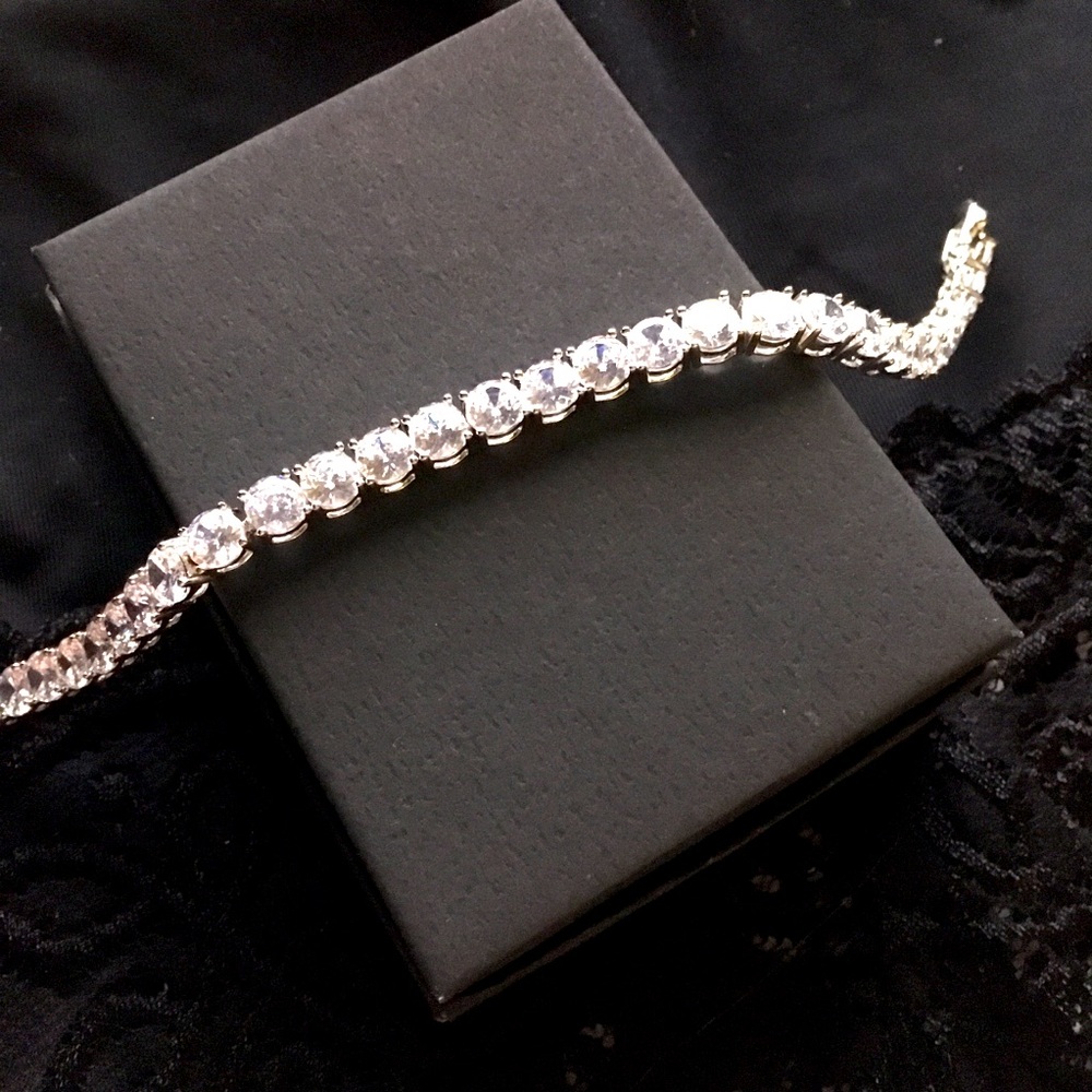 NWT SILVER CUBIC ZIRCONIA TENNIS BRACELET
